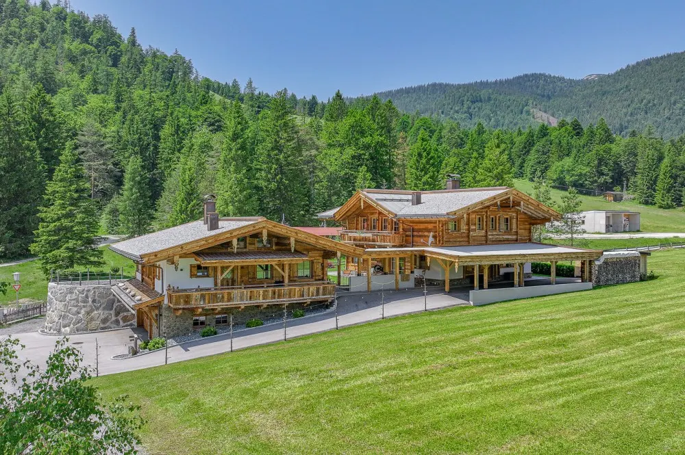 KITZIMMO-Zwei Luxuschalets mit Panoramablick in Top-Ruhelage kaufen - Immobilien Steinberg Tirol.