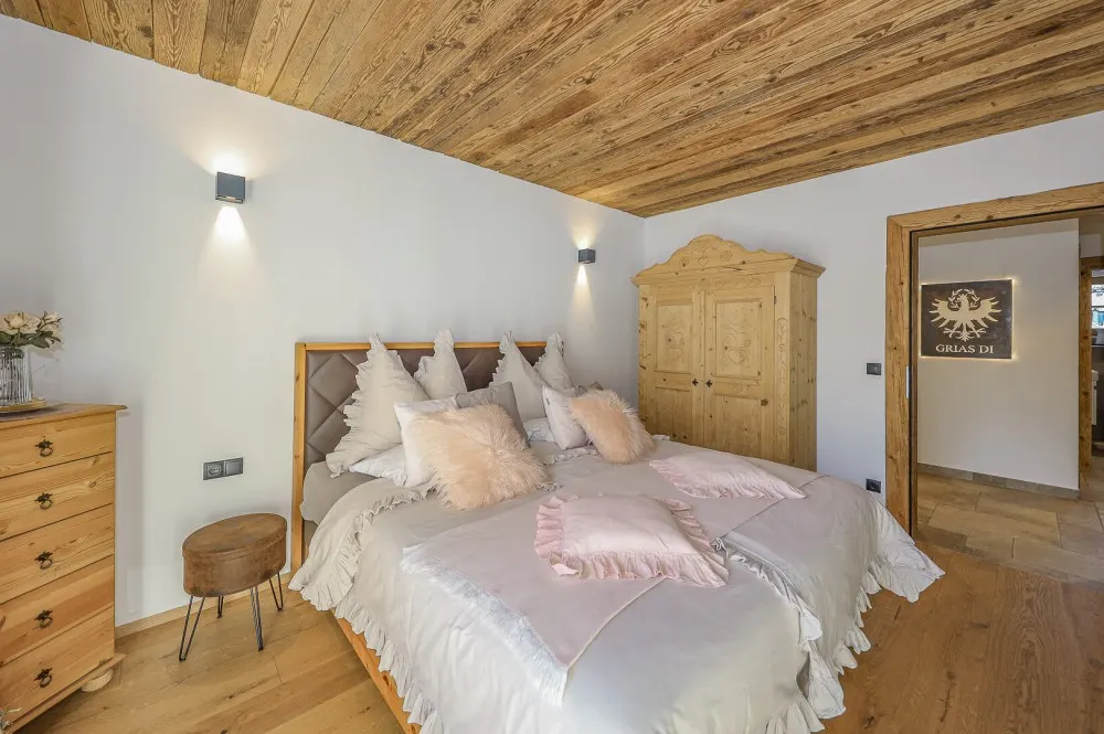 KITZIMMO-Zwei Luxuschalets mit Panoramablick in Top-Ruhelage kaufen - Immobilien Steinberg Tirol.