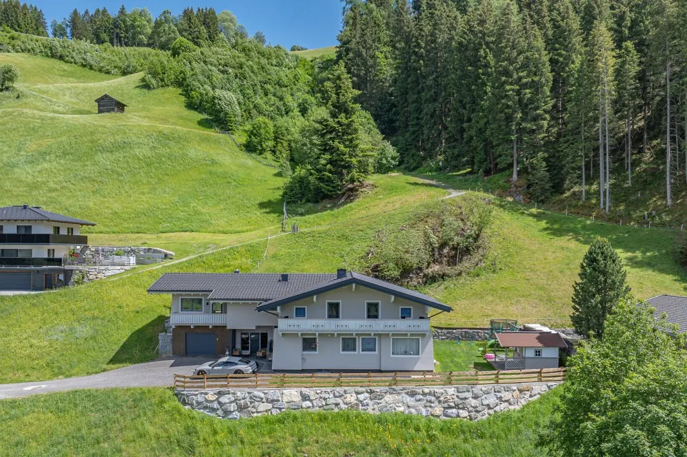 KITZIMMO-Hochwertiges Zweifamilienhaus in unverbaubarer Aussichtslage kaufen - Immobilien Hollersbach.