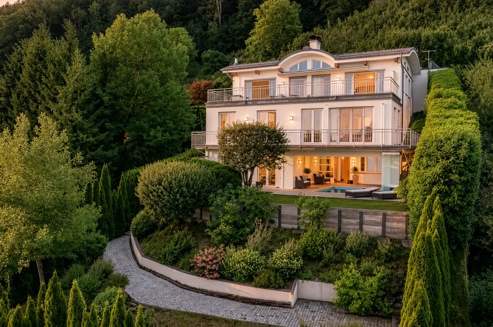 KITZIMMO-Exklusive Villa mit Pool am Traunsee kaufen - Immobilien Gmunden.