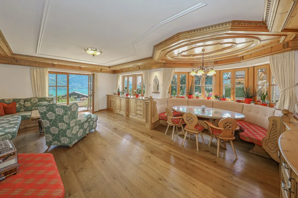 KITZIMMO-Einzigartige Landhausvilla mit Pool und unverbaubarem Seeblick - Immobilien St. Gilgen.