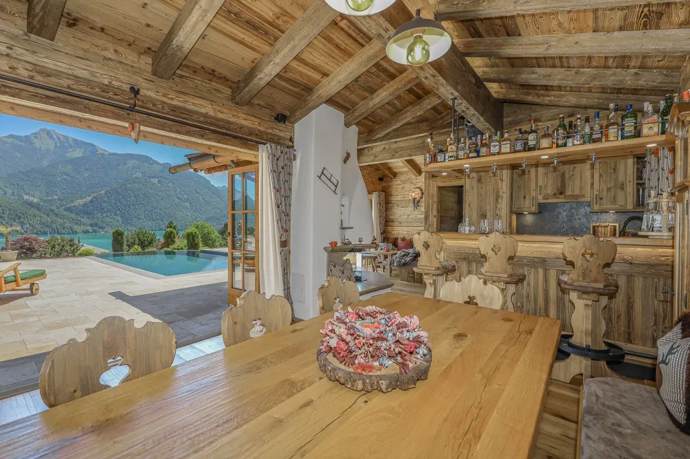 KITZIMMO-Einzigartige Landhausvilla mit Pool und unverbaubarem Seeblick - Immobilien St. Gilgen.