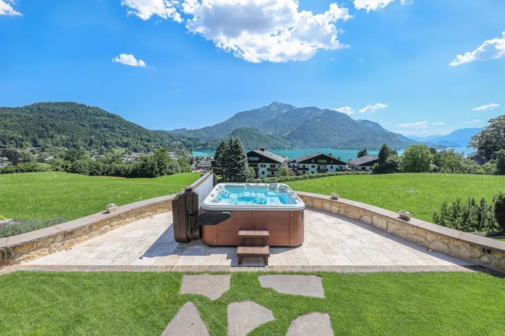 KITZIMMO-Einzigartige Landhausvilla mit Pool und unverbaubarem Seeblick - Immobilien St. Gilgen.