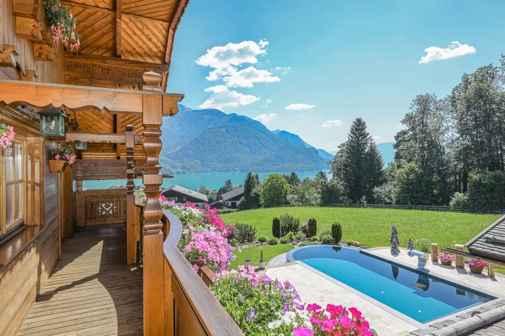 KITZIMMO-Einzigartige Landhausvilla mit Pool und unverbaubarem Seeblick - Immobilien St. Gilgen.