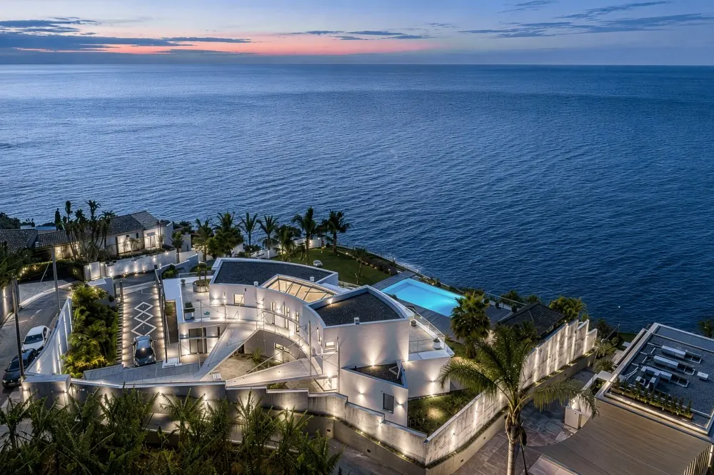 KITZIMMO-Luxusvilla in Madeira kaufen - KITZIMMO Immobilienmakler Kitzbühel.