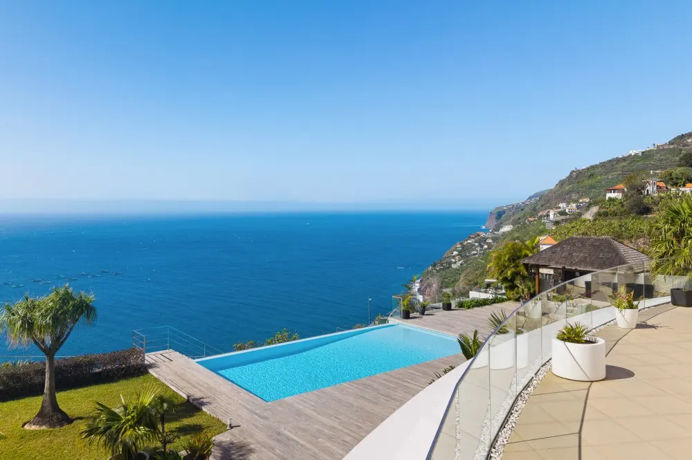 KITZIMMO-Luxusvilla in Madeira kaufen - KITZIMMO Immobilienmakler Kitzbühel.