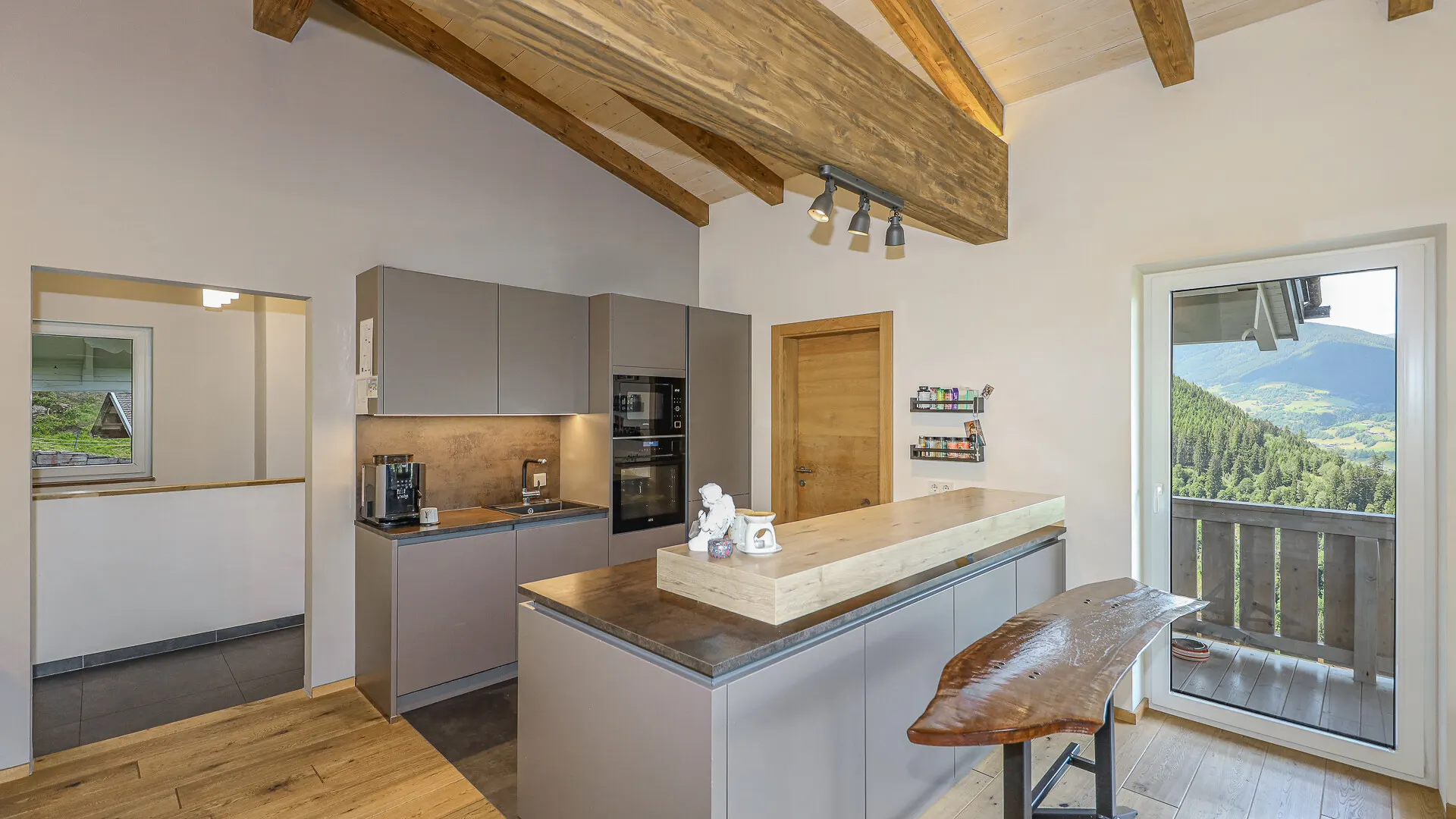 KITZIMMO-Hochwertiges Zweifamilienhaus in unverbaubarer Aussichtslage kaufen - Immobilien Hollersbach.