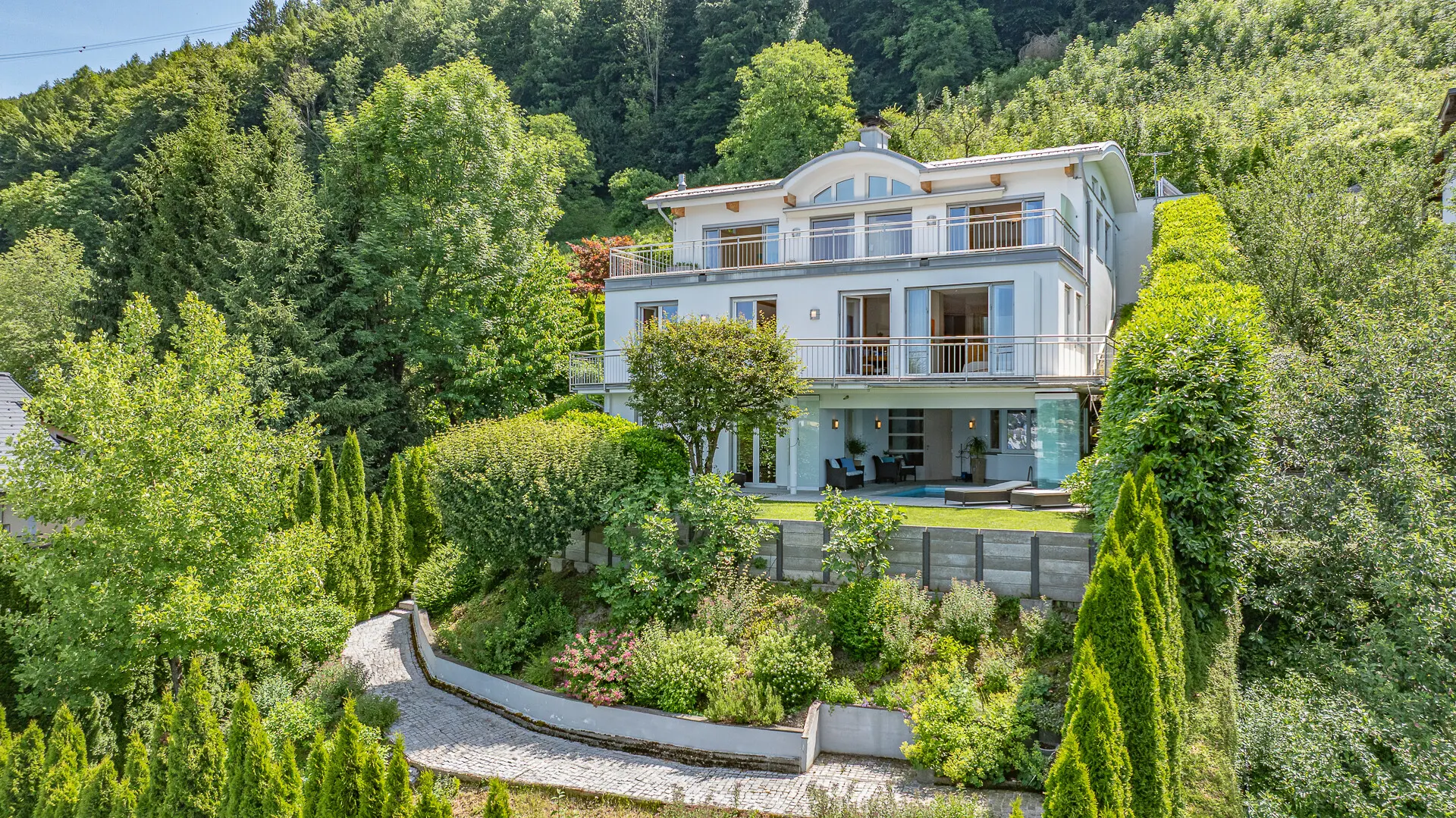 KITZIMMO-Exklusive Villa mit Pool am Traunsee kaufen - Immobilien Gmunden.