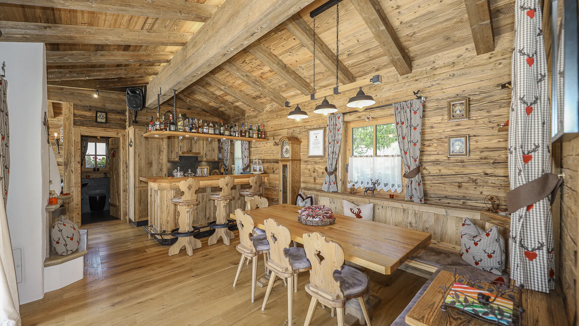 KITZIMMO-Einzigartige Landhausvilla mit Pool und unverbaubarem Seeblick - Immobilien St. Gilgen.