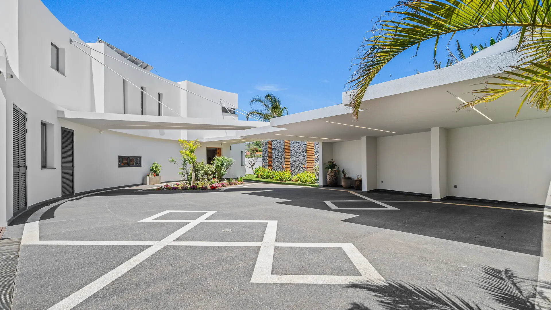 KITZIMMO-Luxusvilla in Madeira kaufen - KITZIMMO Immobilienmakler Kitzbühel.